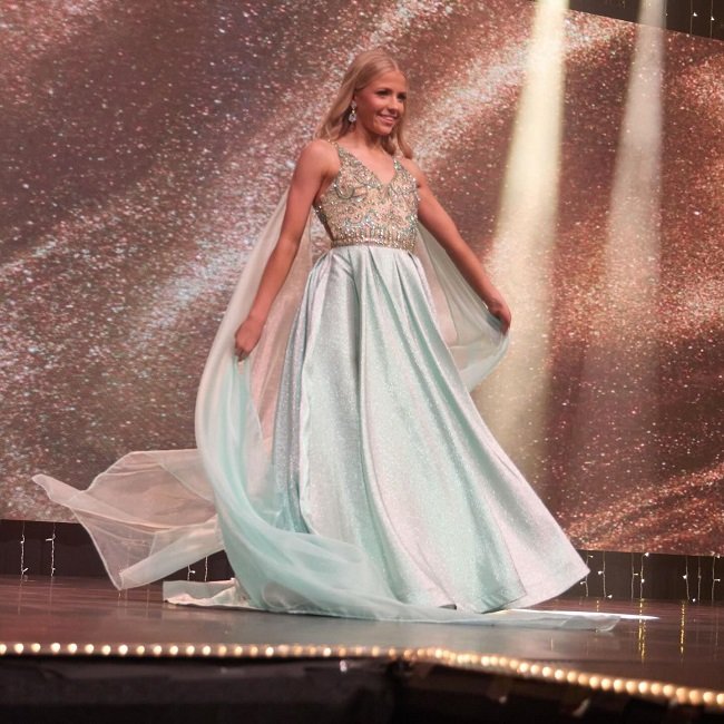 Averie Mountain is crowned Miss Kansas’ Teen 2024