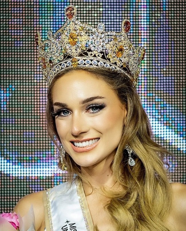 Sofia Depassier, Miss Universo Chile 2022 in Crown